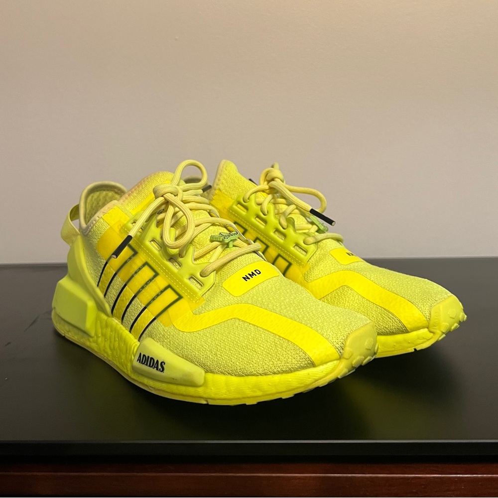 Adidas NMD_R1.V2 Shoe Box in Black